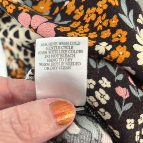 🖤🌸CUTE LITTLE MINIDRESS BY OTHERS FOLLOW SIZE XS 30Wx23L DARK FLORAL PATTERN - Picture 5 of 5